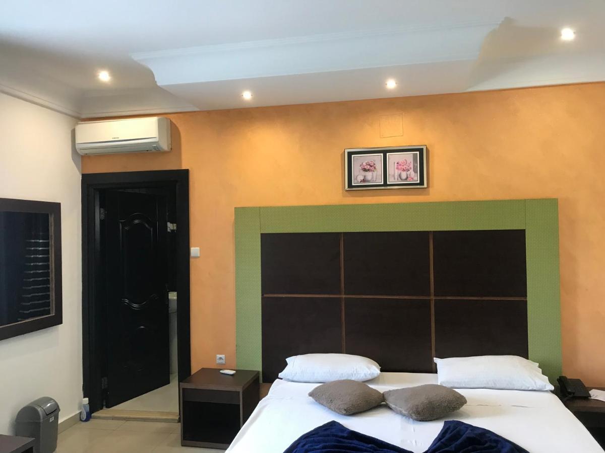 Capital Hotel Brazzaville Esterno foto