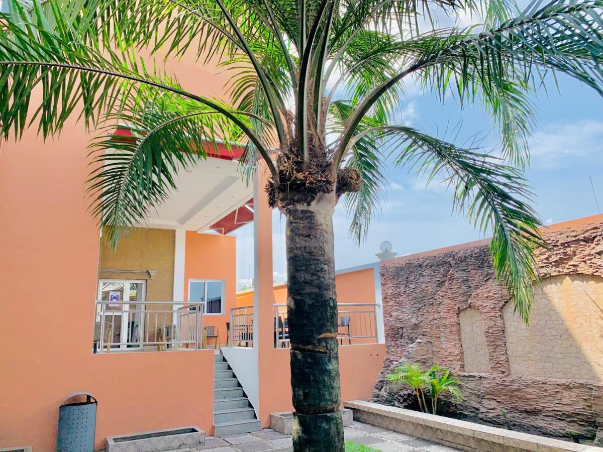 Capital Hotel Brazzaville Esterno foto