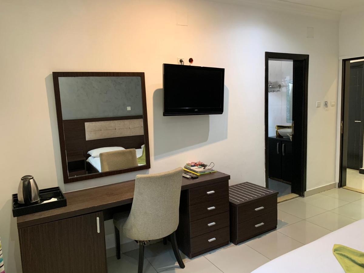 Capital Hotel Brazzaville Esterno foto