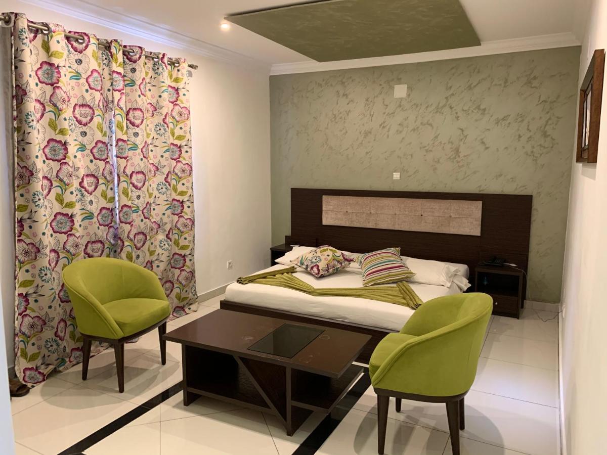 Capital Hotel Brazzaville Esterno foto