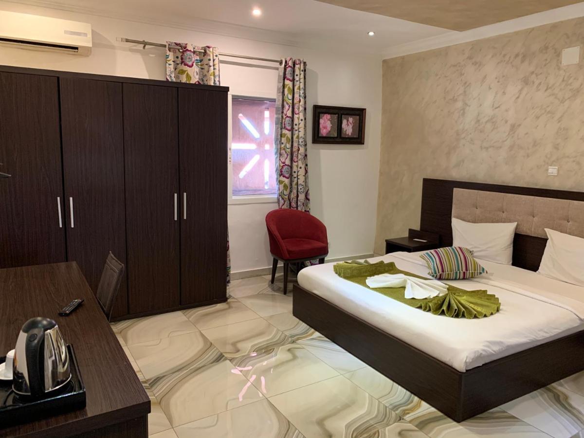 Capital Hotel Brazzaville Esterno foto