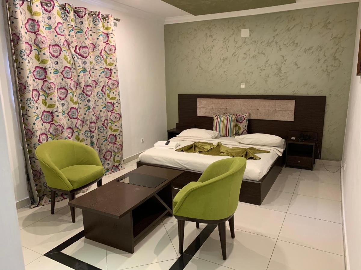 Capital Hotel Brazzaville Esterno foto