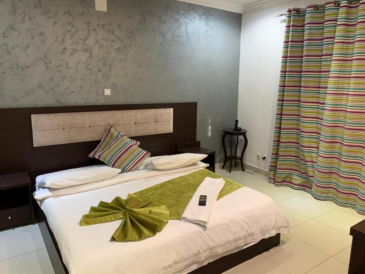Capital Hotel Brazzaville Esterno foto