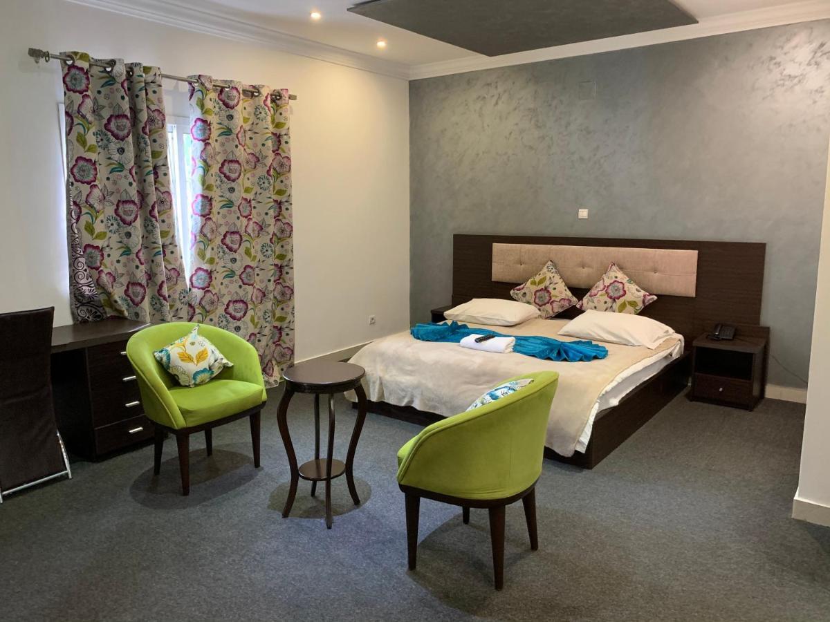 Capital Hotel Brazzaville Esterno foto